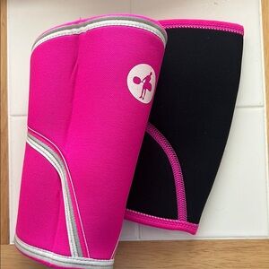 Hookgrip Pink and Black Neoprene Knee Sleeves size Large